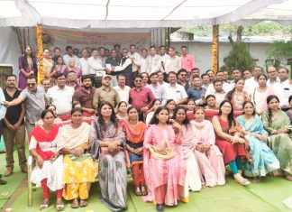 २५ वर्षांचा प्रवास पुन्हा उजळला… कन्हानमध्ये २००० बॅचचा भावस्पर्शी स्नेहमेळावा शिक्षकांविषयी कृतज्ञता, मैत्रीच्या नात्यांचा नव्याने धागा; आनंदाश्रूंनी निरोप